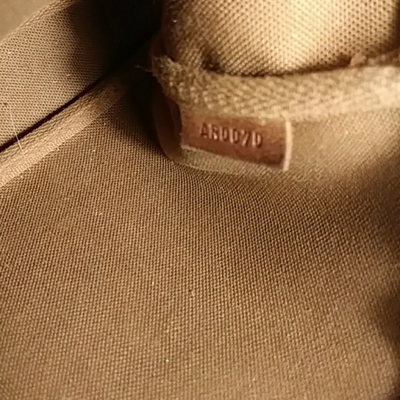 LOUIS VUITTON - Picture 6 of 7